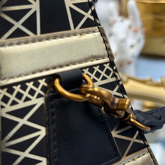 🆕 BETSEY JOHNSON 🧿 NWT Betsey in Paris Light Up Eiffel Tower Crossbody - Picture 15 of 16